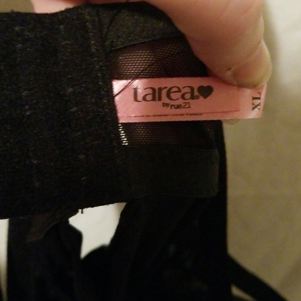 Lingerie - Picture 5 of 5